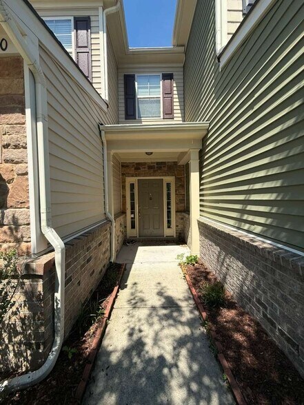 Building Photo - 530 Whitworth Ln