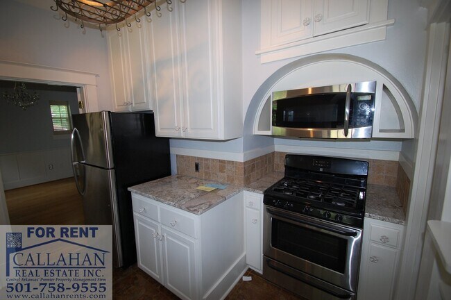 Building Photo - 917 Skyline Dr