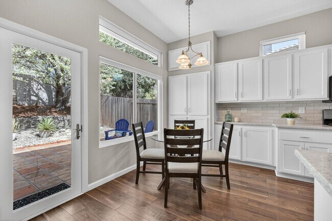 Building Photo - 2726 Genesee Dr