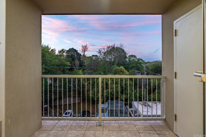 Building Photo - 3700 Cantrell Rd