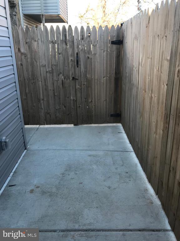 Building Photo - 1829 N Ringgold St