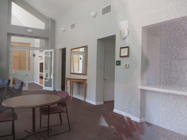 Building Photo - Stunning 2-Bed, 2-Bath