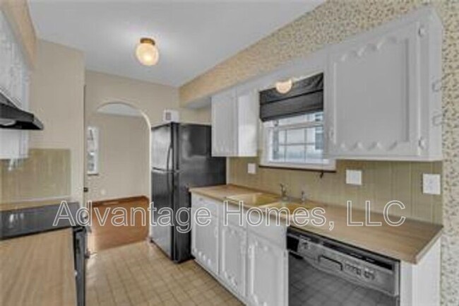Building Photo - 15908 W Brougham Ct
