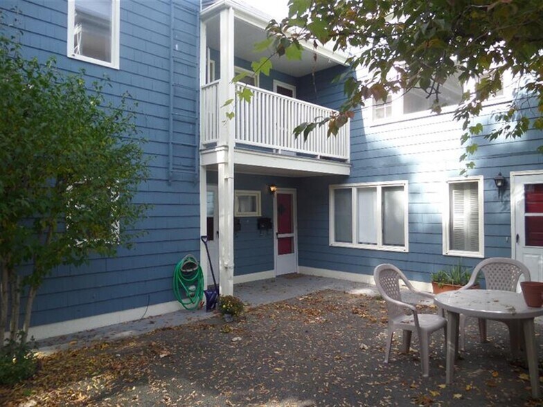 Building Photo - 22 Reed St