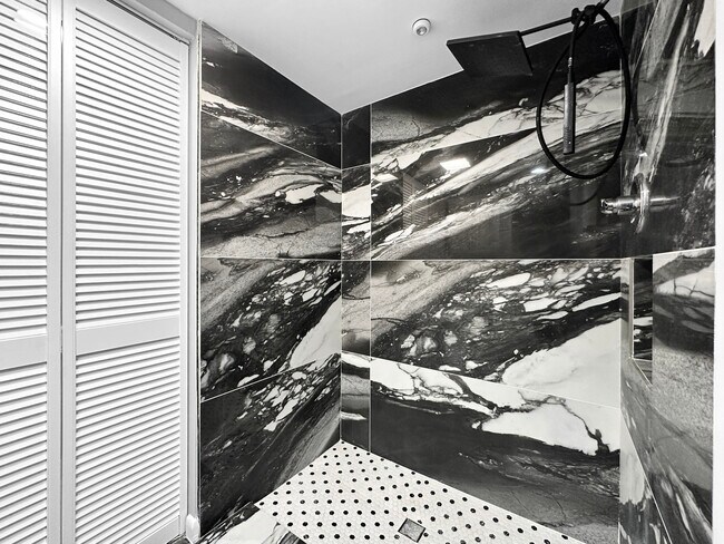 Building Photo - 166 Lake Arbor Dr