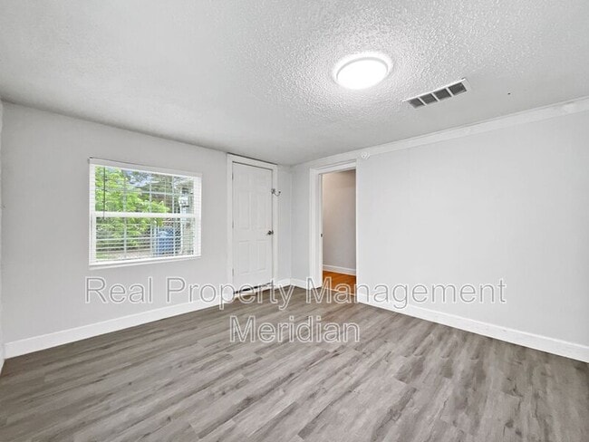 Building Photo - 2204 Berwick Ave