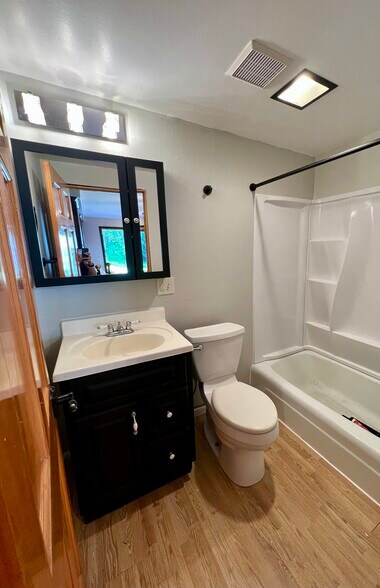 Building Photo - 27 W Main St