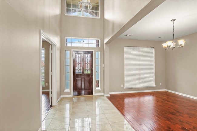 Building Photo - 10807 Oak Bayou Ln