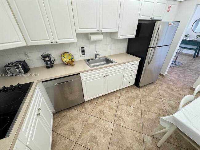 Building Photo - 3901 S Ocean Dr