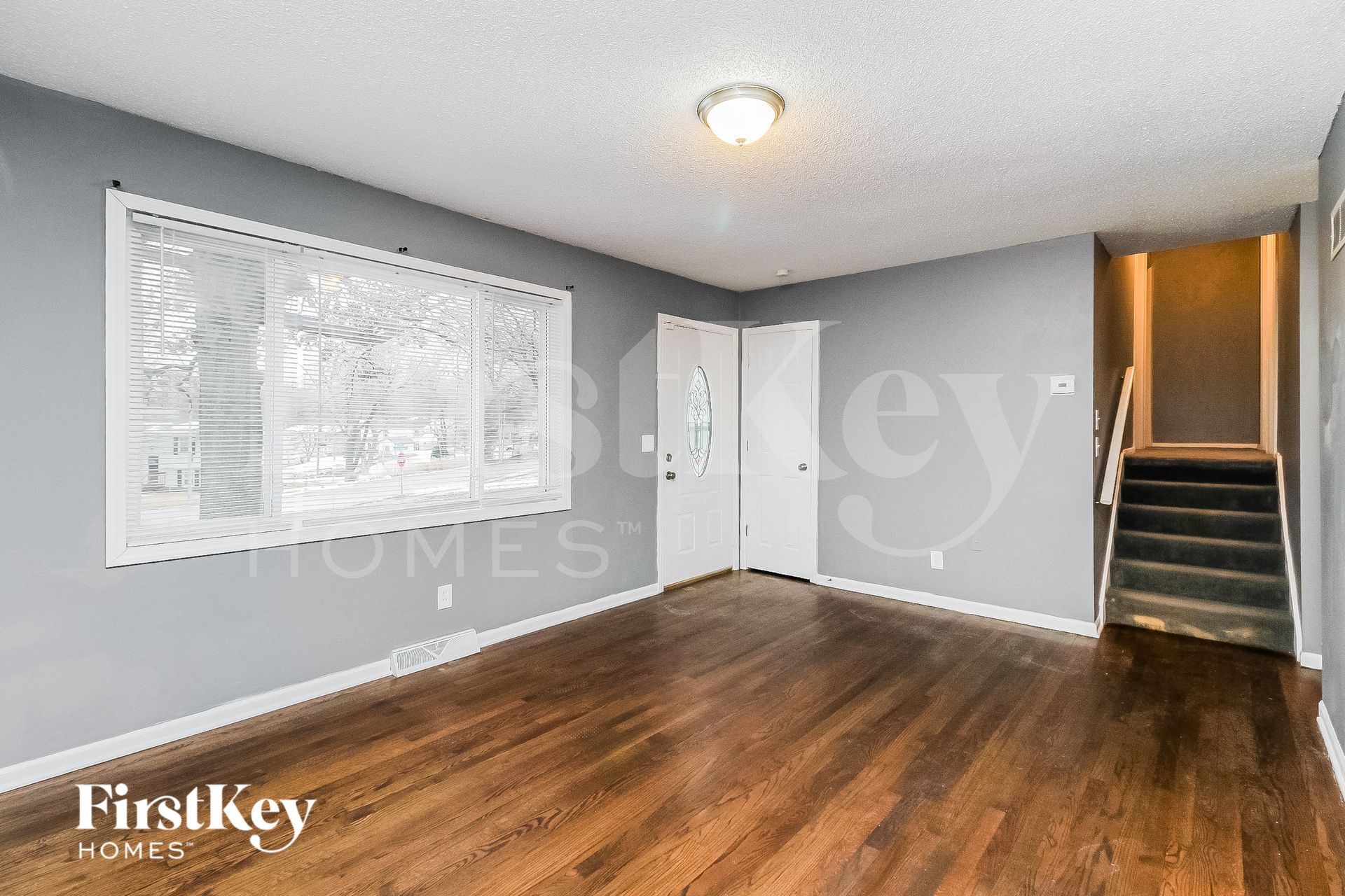 Building Photo - 4900 N Sycamore Dr