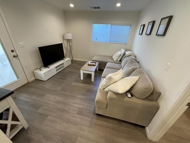 Building Photo - 18427 Delano St