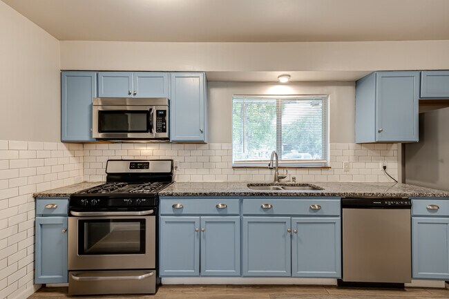 Building Photo - 354 Brettonwood Dr