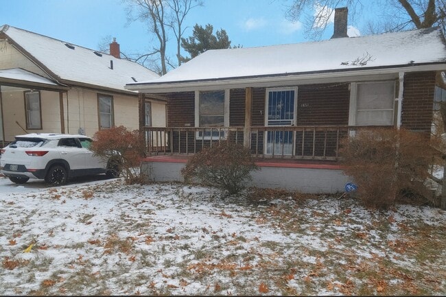 Primary Photo - 1657 Pointview Ave