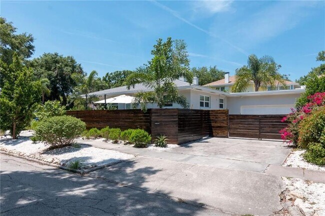 Building Photo - 1400 Locust St NE