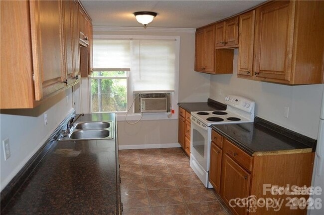 Building Photo - 615 Charlotte Ave