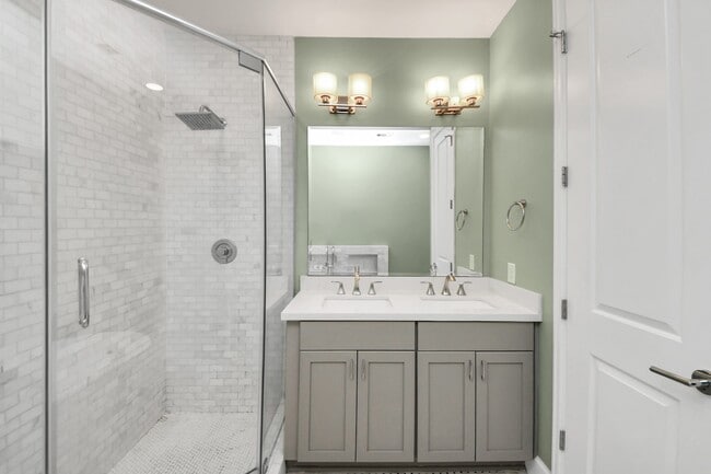 Building Photo - 1716 Stuart St