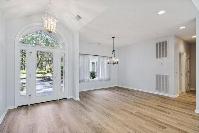 Building Photo - 173 Sumter Square