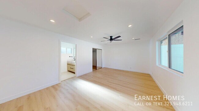 Building Photo - 16701 Chatsworth St