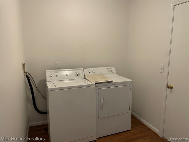 Building Photo - 6620 Fireside Ct