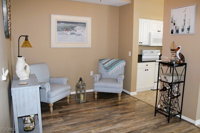 Building Photo - 16685 Lake Cir Dr