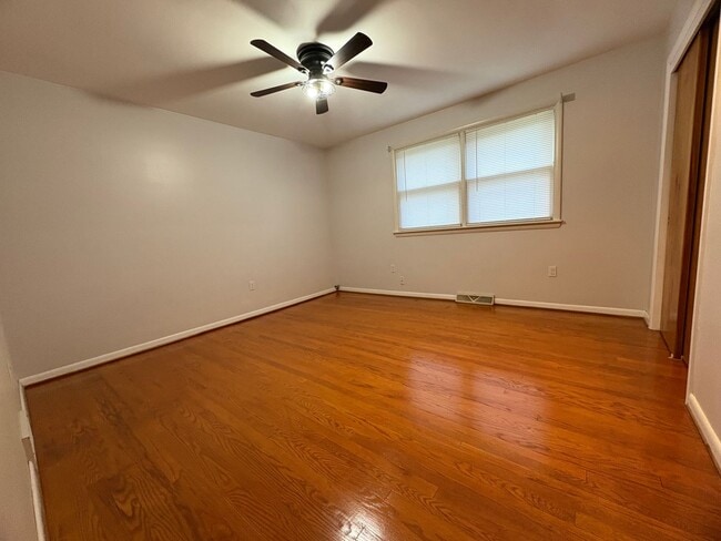 Building Photo - 4 Bedroom Single Family Home Available in ...