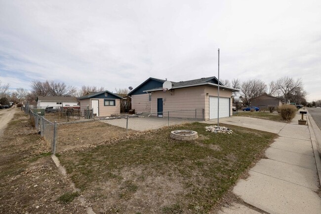 Building Photo - Large updated 4 bedroom 3 bath home in Laurel