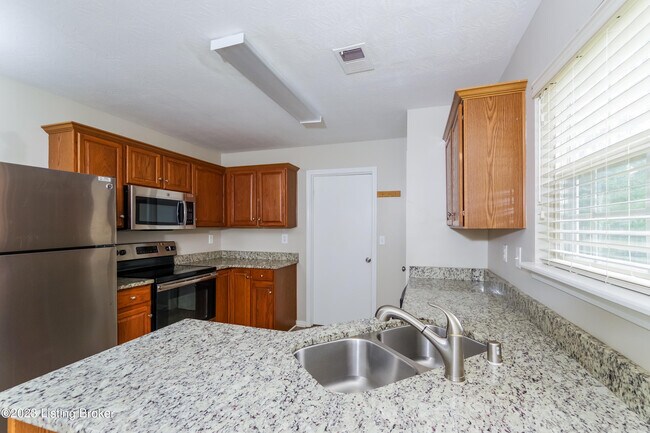 Building Photo - 8104 Apple Valley Dr