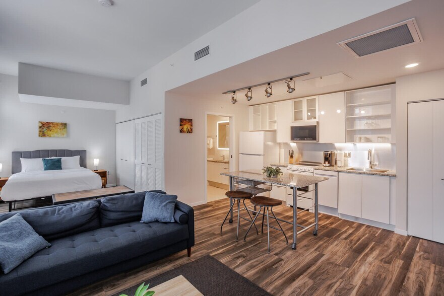 Building Photo - 9-JAN-JAN E 4th St