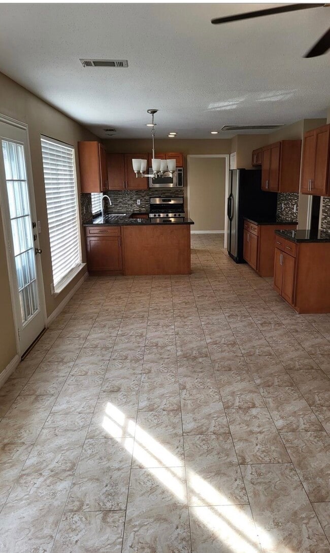 Building Photo - 18843 Appletree Hill Ln