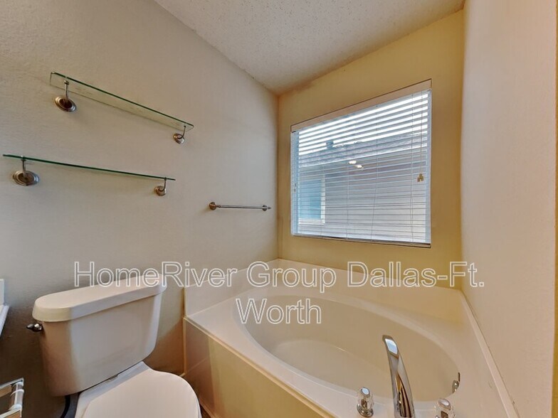 Building Photo - 9916 George Bush Dr
