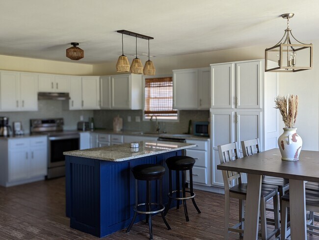 Building Photo - 211 Palmer Way