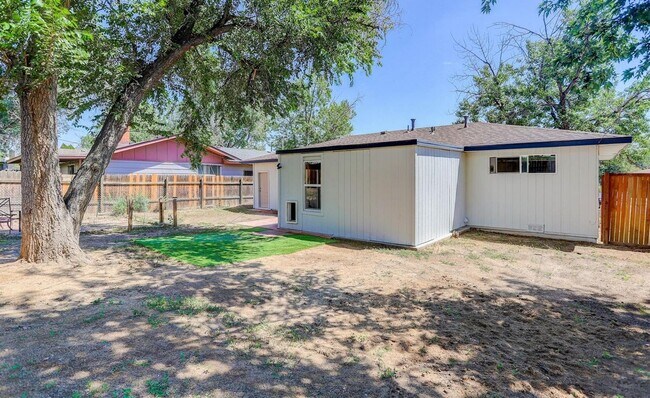 Building Photo - 830 Zion Dr