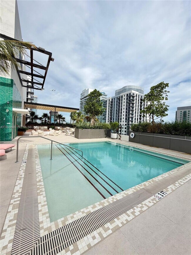 Building Photo - 11 NE 6th St