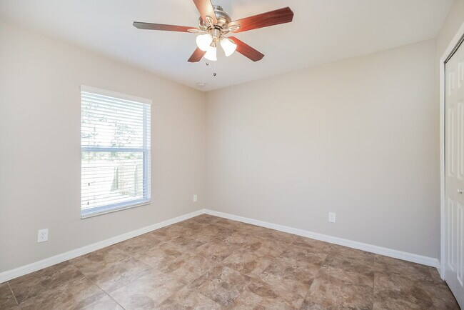 Building Photo - 347 Western Ave S