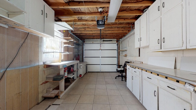 Building Photo - UPTOWN 3/BD 2/BA 1/CP WORKSHOP