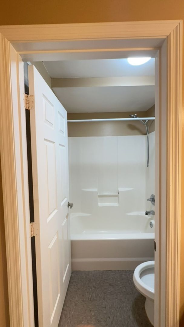 Building Photo - Great unit at LAUREL STATION for $3000 - monthly rent includes two assigned parking spaces!