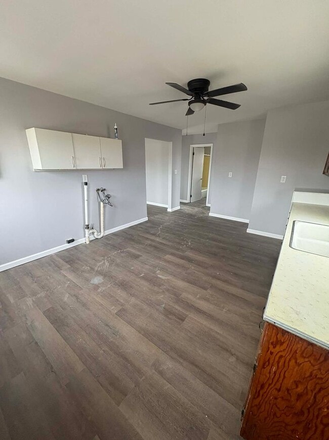 Building Photo - Modern Updates, Classic Comfort!