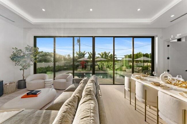 Building Photo - 220 S Swinton Ave