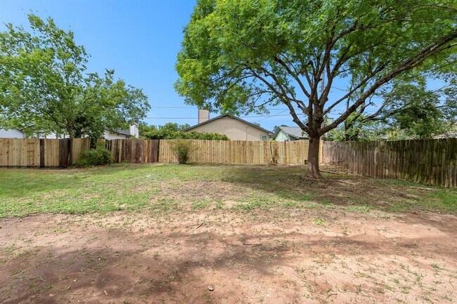 Building Photo - 1207 York Castle Dr