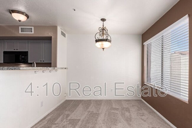 Building Photo - 1149 W Edgewater Dr
