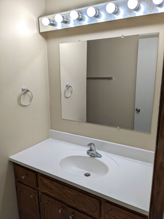 Building Photo - Grimes Ave