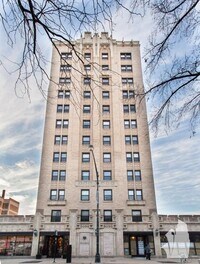 Building Photo - 5050 N Sheridan Rd