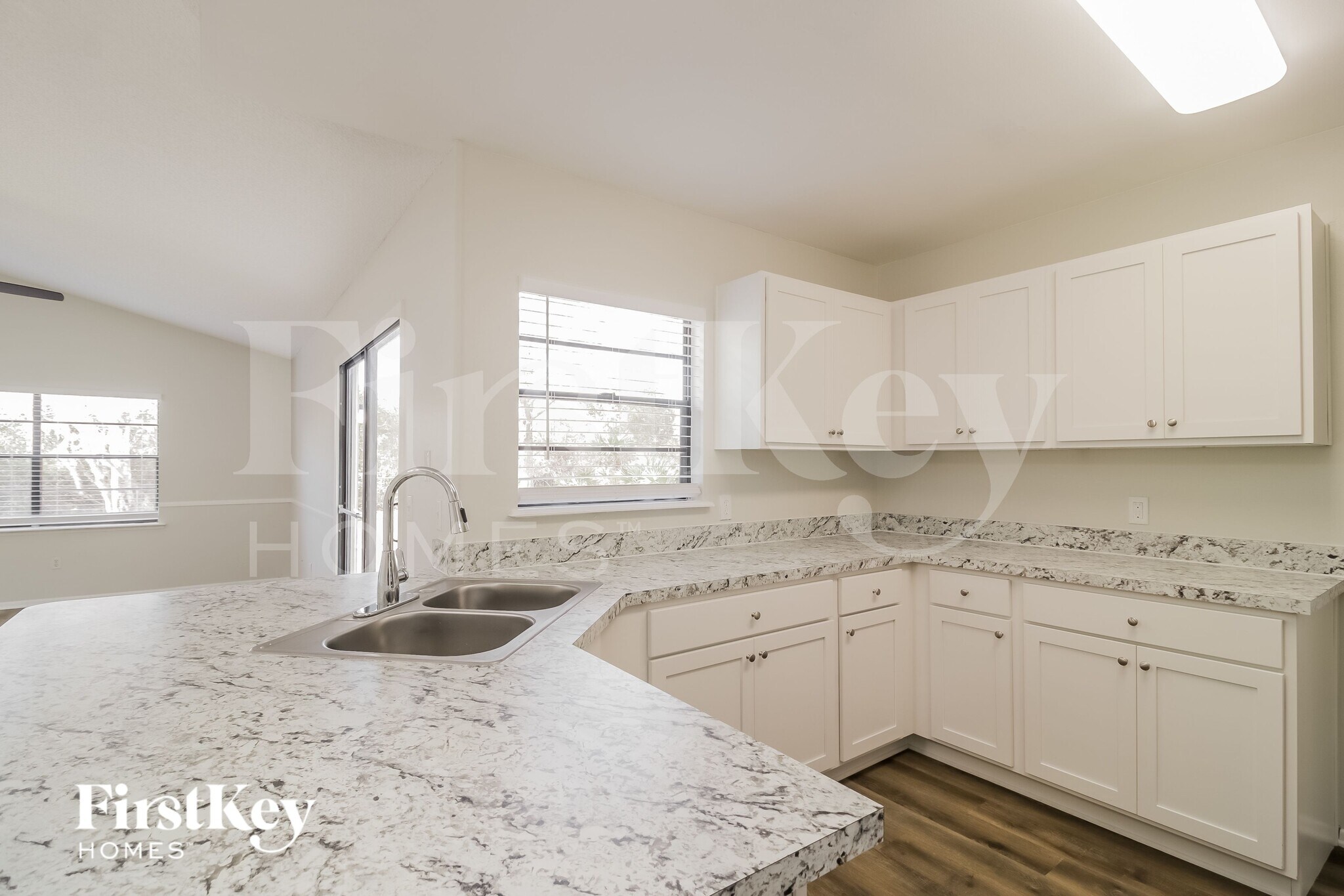 Building Photo - 2416 Lackland Dr