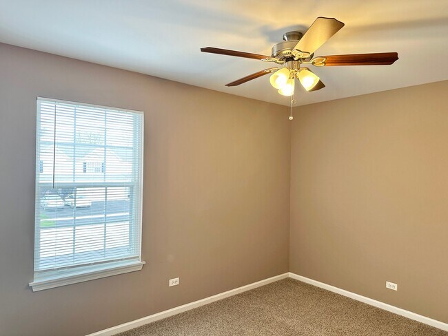 Building Photo - 693 Savannah Ln