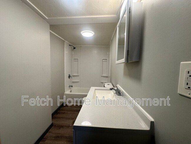 Building Photo - 10699 Jonestown Rd