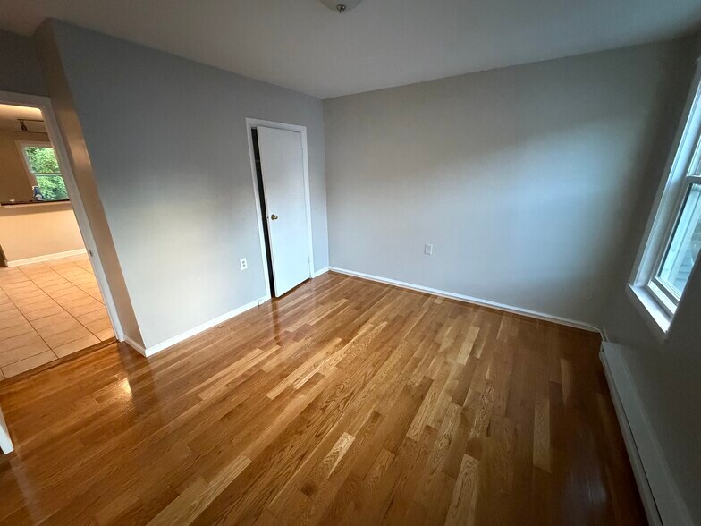 Building Photo - 117 Wrentham St