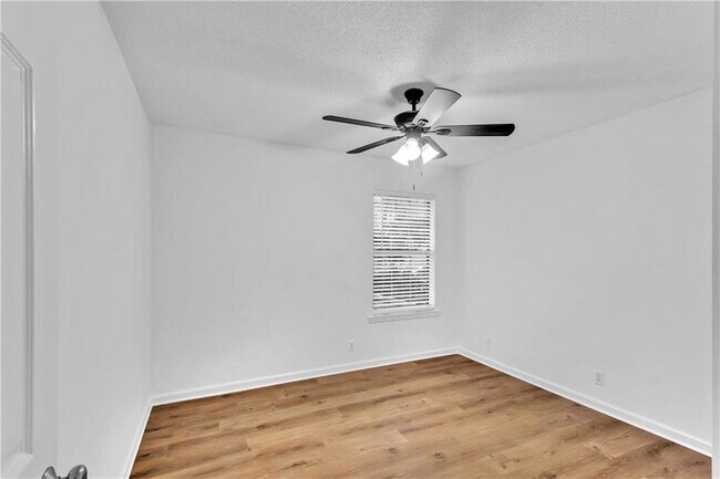 Building Photo - 509 Cedar St