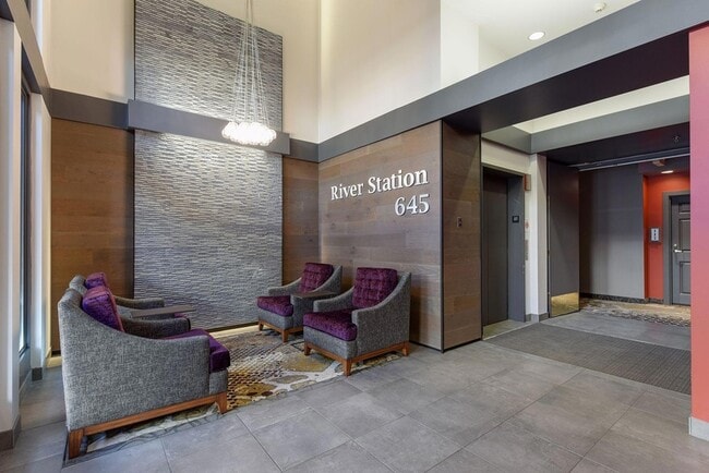 Building Photo - 645 N 1st St