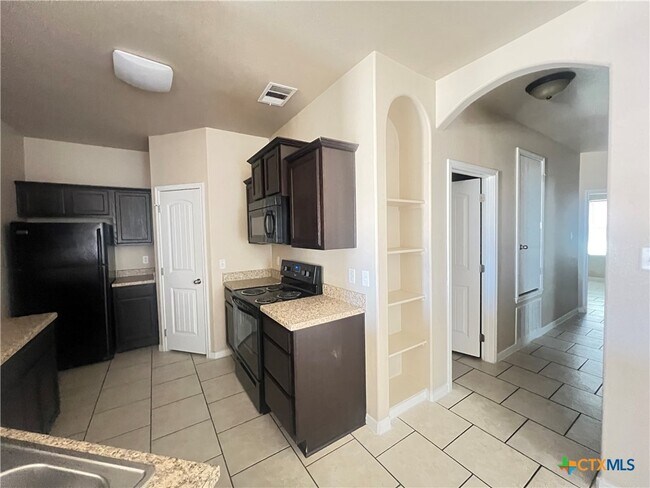 Building Photo - 4606 Cambridge Dr