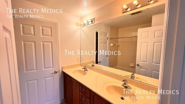 Building Photo - 10278 Regent Park Dr